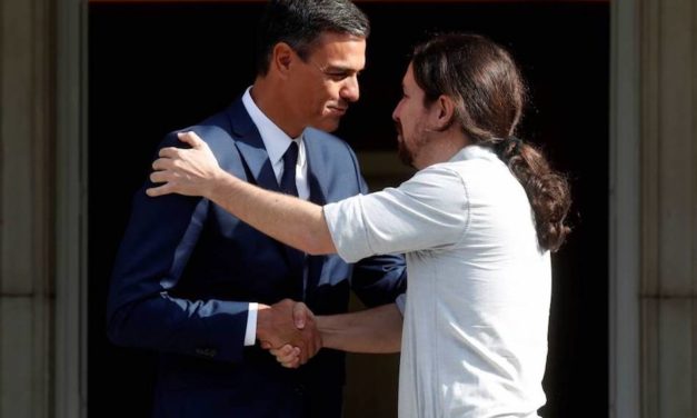 ¿Quién gana, Pedro Sánchez o Pablo Iglesias?  El saludo y la posición corporal en la comunicación no verbal.